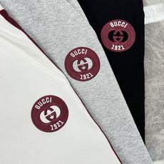承袭意式奢雅格调,Gucci经典织带五分短裤重磅上新!甄选高垂感天丝混纺面料,上身自带冰爽凉感,透气不闷 承袭意式奢雅格调,Gucci经典织带五分短裤重磅上新!甄选高垂感天丝混纺面料,上身自带冰爽凉感,透气不闷