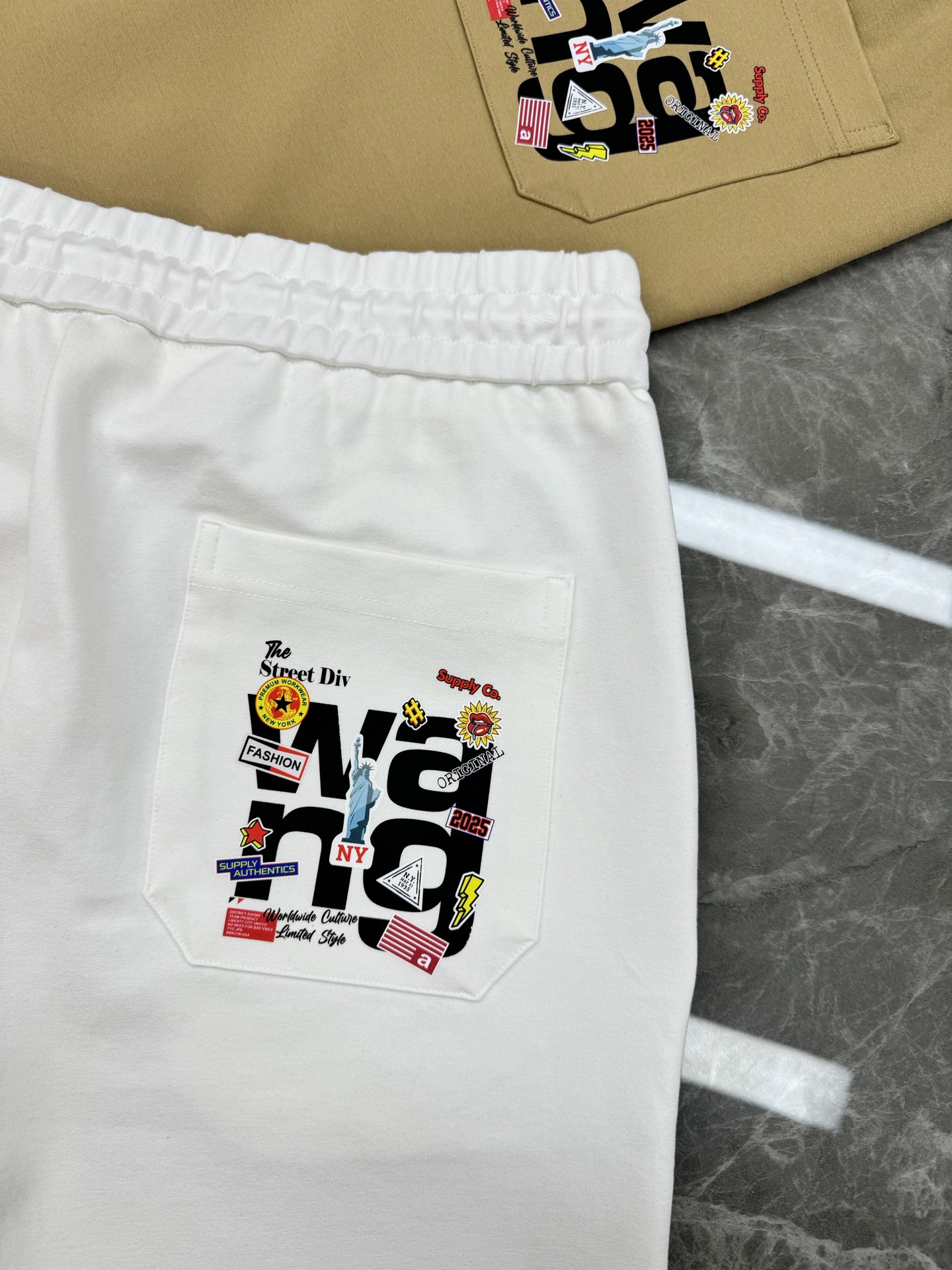 街头高街风刚需单品｜Alexander Wang夏季锦棉五分短裤🩳甄选高支锦棉混纺面料，触感软糯亲肤，透