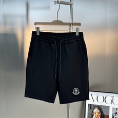 承袭阿尔卑斯奢雅格调,Moncler蒙口夏季锦棉休闲短裤重磅上新🆕甄选高定锦棉混纺面料,触感细腻软糯,自 承袭阿尔卑斯奢雅格调,Moncler蒙口夏季锦棉休闲短裤重磅上新🆕甄选高定锦棉混纺面料,触感细腻软糯,自