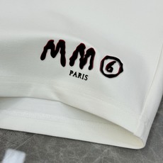 承袭法式极简美学,MM6 Maison Margiela夏季锦棉休闲短裤🩳重磅上新甄选高支锦棉混纺面料, 承袭法式极简美学,MM6 Maison Margiela夏季锦棉休闲短裤🩳重磅上新甄选高支锦棉混纺面料,