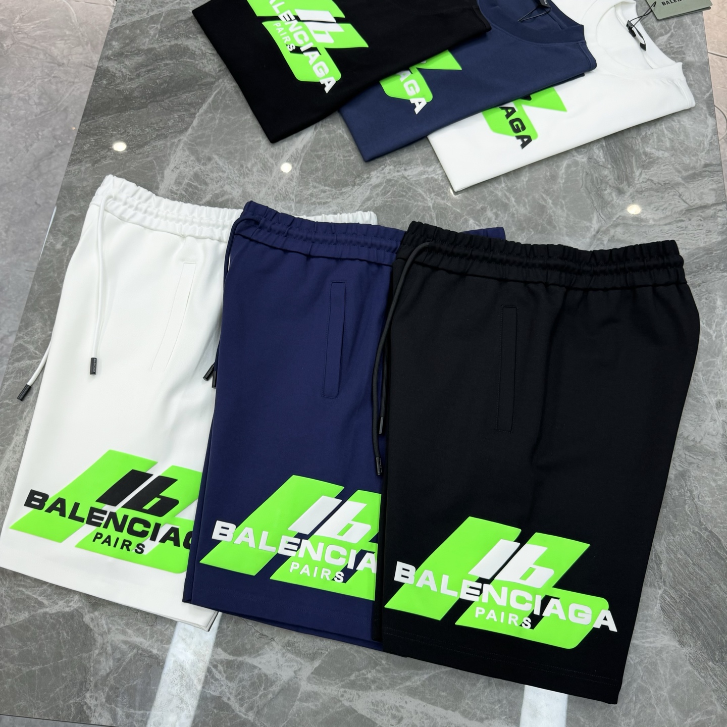解构先锋美学，解锁夏日潮酷新风向Balenciaga荧光撞色字母锦棉五分短裤重磅上新.甄选高克重锦棉面料