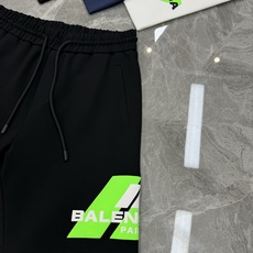 解构先锋美学,解锁夏日潮酷新风向Balenciaga荧光撞色字母锦棉五分短裤重磅上新.甄选高克重锦棉面料 解构先锋美学,解锁夏日潮酷新风向Balenciaga荧光撞色字母锦棉五分短裤重磅上新.甄选高克重锦棉面料