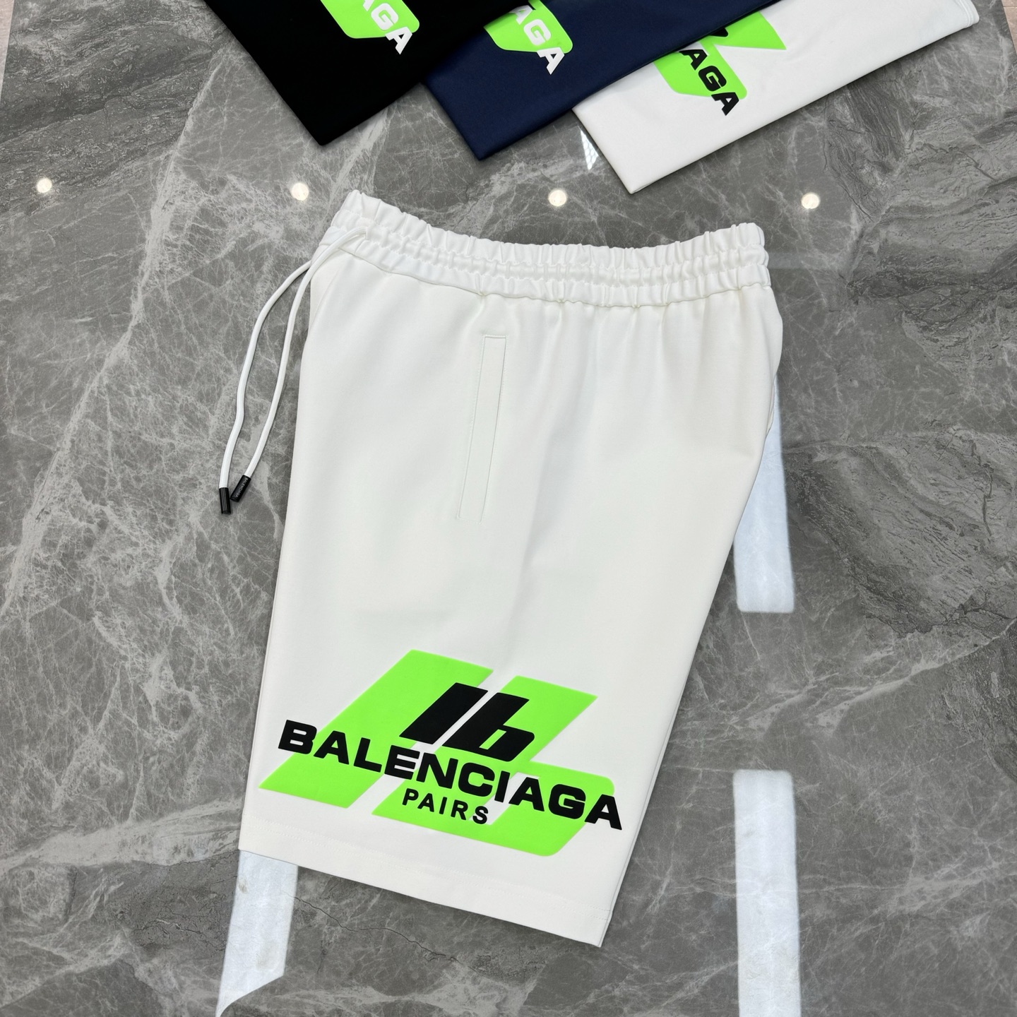 解构先锋美学，解锁夏日潮酷新风向Balenciaga荧光撞色字母锦棉五分短裤重磅上新.甄选高克重锦棉面料