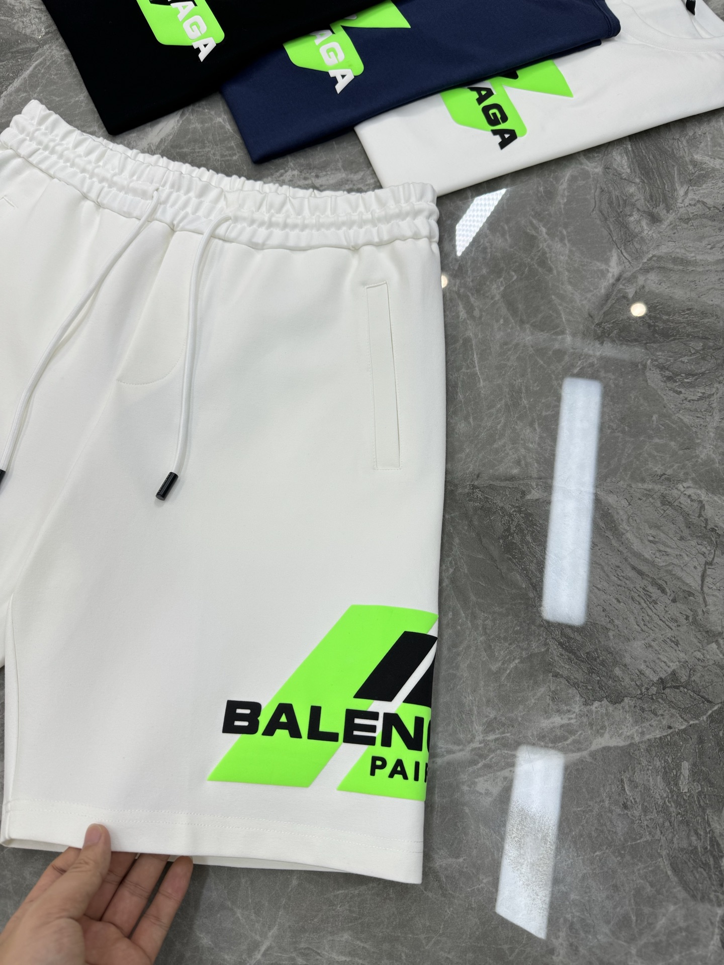 解构先锋美学，解锁夏日潮酷新风向Balenciaga荧光撞色字母锦棉五分短裤重磅上新.甄选高克重锦棉面料