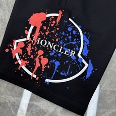 融合阿尔卑斯轻奢基因与街头艺术感.Moncler蒙口泼墨艺术锦棉短裤重磅上新甄选高支锦棉混纺面料,触感软 融合阿尔卑斯轻奢基因与街头艺术感.Moncler蒙口泼墨艺术锦棉短裤重磅上新甄选高支锦棉混纺面料,触感软