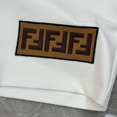 承袭意式复古奢雅格调,FENDI芬迪经典双F标识锦棉休闲短裤重磅上新🆕甄选高支高密锦棉面料,触感软糯细腻 承袭意式复古奢雅格调,FENDI芬迪经典双F标识锦棉休闲短裤重磅上新🆕甄选高支高密锦棉面料,触感软糯细腻