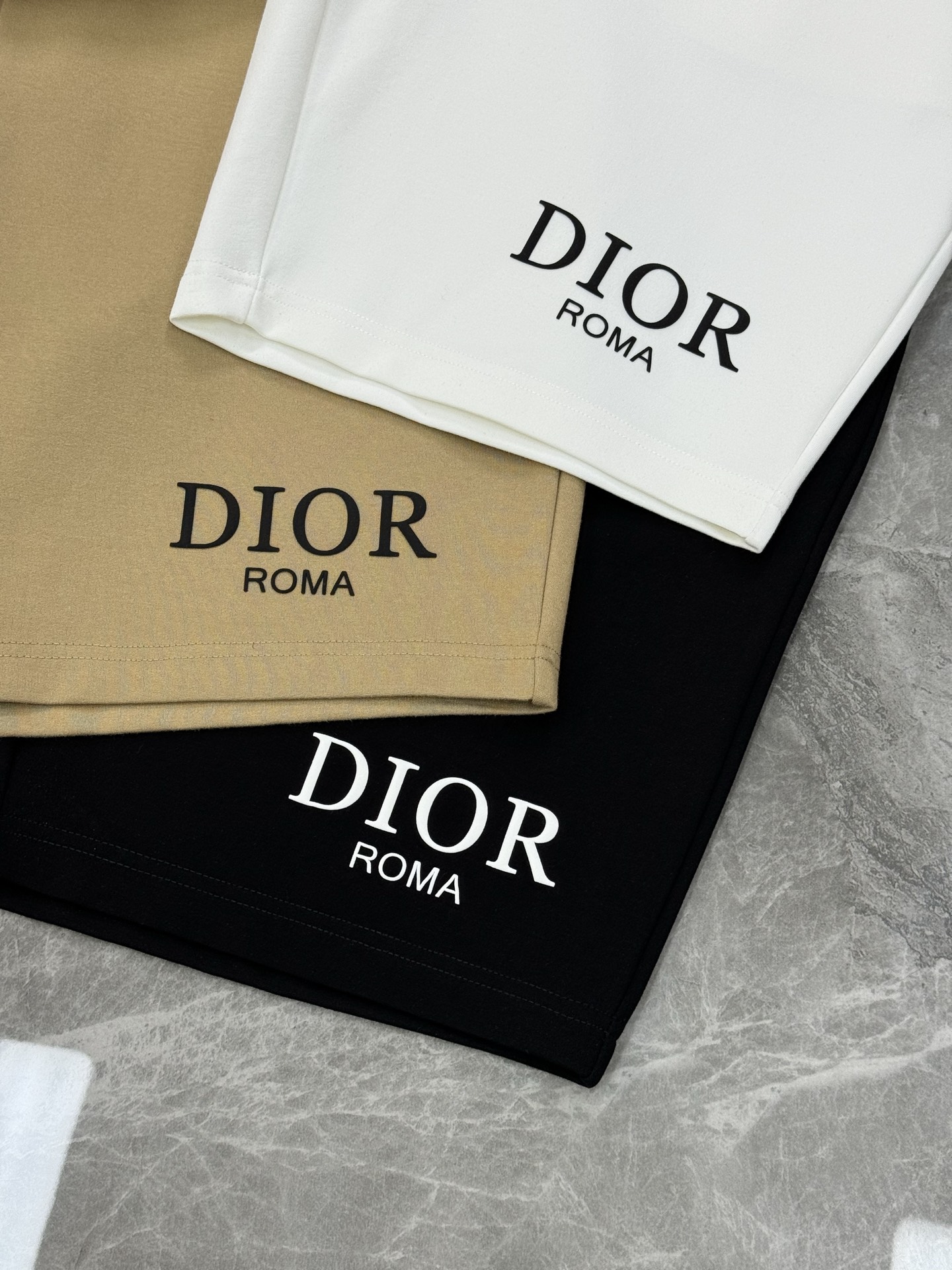 Dior迪奥新款潮牌五分短裤🩳经典品牌字母基础款烫画设计.定制高端锦棉面料.面料品质高级舒适.质感绝对的 Dior迪奥新款潮牌五分短裤🩳经典品牌字母基础款烫画设计.定制高端锦棉面料.面料品质高级舒适.质感绝对的