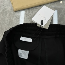 Dior迪奥新款潮牌五分短裤🩳经典品牌字母基础款烫画设计.定制高端锦棉面料.面料品质高级舒适.质感绝对的 Dior迪奥新款潮牌五分短裤🩳经典品牌字母基础款烫画设计.定制高端锦棉面料.面料品质高级舒适.质感绝对的