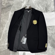 Versace新款四面弹力单西🤵外贸公司订单.范思哲经典美杜莎图腾,黑金碰撞诠释意式奢雅风骨!甄选高密四面弹力面料,垂坠 Versace新款四面弹力单西🤵外贸公司订单.范思哲经典美杜莎图腾,黑金碰撞诠释意式奢雅风骨!甄选高密四面弹力面料,垂坠