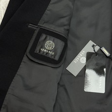 Versace新款四面弹力单西🤵外贸公司订单.范思哲经典美杜莎图腾,黑金碰撞诠释意式奢雅风骨!甄选高密四面弹力面料,垂坠 Versace新款四面弹力单西🤵外贸公司订单.范思哲经典美杜莎图腾,黑金碰撞诠释意式奢雅风骨!甄选高密四面弹力面料,垂坠