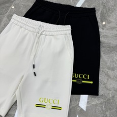 Gucci夏季新款潮牌五分短裤🩳视觉感受超前!悬垂感强!手感质感都极完美!新款LOGO的经典设计完美的丰富大家的视觉感! Gucci夏季新款潮牌五分短裤🩳视觉感受超前!悬垂感强!手感质感都极完美!新款LOGO的经典设计完美的丰富大家的视觉感!