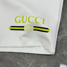 Gucci夏季新款潮牌五分短裤🩳视觉感受超前!悬垂感强!手感质感都极完美!新款LOGO的经典设计完美的丰富大家的视觉感! Gucci夏季新款潮牌五分短裤🩳视觉感受超前!悬垂感强!手感质感都极完美!新款LOGO的经典设计完美的丰富大家的视觉感!