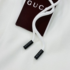 Gucci夏季新款潮牌五分短裤🩳视觉感受超前!悬垂感强!手感质感都极完美!新款LOGO的经典设计完美的丰富大家的视觉感! Gucci夏季新款潮牌五分短裤🩳视觉感受超前!悬垂感强!手感质感都极完美!新款LOGO的经典设计完美的丰富大家的视觉感!