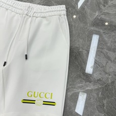 Gucci夏季新款潮牌五分短裤🩳视觉感受超前!悬垂感强!手感质感都极完美!新款LOGO的经典设计完美的丰富大家的视觉感! Gucci夏季新款潮牌五分短裤🩳视觉感受超前!悬垂感强!手感质感都极完美!新款LOGO的经典设计完美的丰富大家的视觉感!