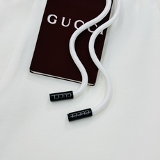 Gucci古齐夏季新款潮牌五分短裤🩳可成套搭配!视觉感受超前!悬垂感强!手感质感都极完美!新款25sLOGO的经典设计完 Gucci古齐夏季新款潮牌五分短裤🩳可成套搭配!视觉感受超前!悬垂感强!手感质感都极完美!新款25sLOGO的经典设计完