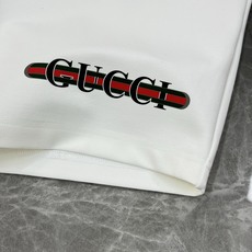 Gucci古齐夏季新款潮牌五分短裤🩳可成套搭配!视觉感受超前!悬垂感强!手感质感都极完美!新款25sLOGO的经典设计完 Gucci古齐夏季新款潮牌五分短裤🩳可成套搭配!视觉感受超前!悬垂感强!手感质感都极完美!新款25sLOGO的经典设计完