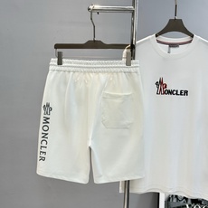 Moncler蒙口新款五分短裤🩳口袋下方经典原版小帽子标识.侧身品牌字母图形印花视觉冲击力时尚感强!采用 Moncler蒙口新款五分短裤🩳口袋下方经典原版小帽子标识.侧身品牌字母图形印花视觉冲击力时尚感强!采用