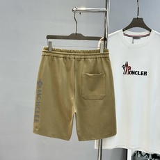 Moncler蒙口新款五分短裤🩳口袋下方经典原版小帽子标识.侧身品牌字母图形印花视觉冲击力时尚感强!采用 Moncler蒙口新款五分短裤🩳口袋下方经典原版小帽子标识.侧身品牌字母图形印花视觉冲击力时尚感强!采用