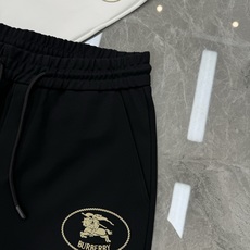 BBR*巴宝莉潮牌五分休闲短裤.基础款推荐.口袋下方经典战马烫画工艺.进口高端锦棉面料.手感舒适透气.原 BBR*巴宝莉潮牌五分休闲短裤.基础款推荐.口袋下方经典战马烫画工艺.进口高端锦棉面料.手感舒适透气.原