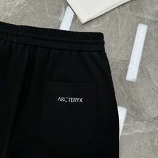 ARCTERYX始祖鸟🐦春夏限定款短裤🩳男女同款!兜位下方采用3D立体硅胶烫画工艺,立体又时尚.经典品牌 ARCTERYX始祖鸟🐦春夏限定款短裤🩳男女同款!兜位下方采用3D立体硅胶烫画工艺,立体又时尚.经典品牌