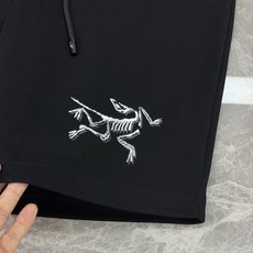ARCTERYX始祖鸟🐦春夏限定款短裤🩳男女同款!兜位下方采用3D立体硅胶烫画工艺,立体又时尚.经典品牌 ARCTERYX始祖鸟🐦春夏限定款短裤🩳男女同款!兜位下方采用3D立体硅胶烫画工艺,立体又时尚.经典品牌