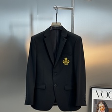 一套 CELINE皇冠徽章刺绣西服🎗️套装超高端顶尖一线成衣手工系列,西装领域里的佼佼者,世界公认的顶级面料和工艺水平, 一套 CELINE皇冠徽章刺绣西服🎗️套装超高端顶尖一线成衣手工系列,西装领域里的佼佼者,世界公认的顶级面料和工艺水平,