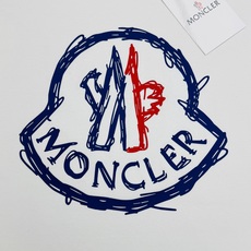 Moncler新款涂鸦印花短袖上新🆕潮人必备.男女同款❤️高支280g纯棉面料,吸湿透气,反复水洗不易变形!立体烫画工艺 Moncler新款涂鸦印花短袖上新🆕潮人必备.男女同款❤️高支280g纯棉面料,吸湿透气,反复水洗不易变形!立体烫画工艺