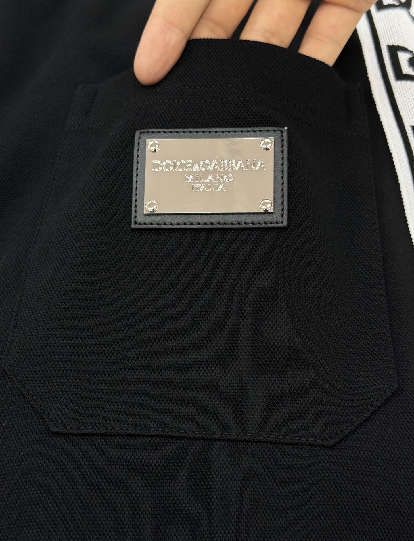 D&G杜嘉班纳新款天丝短裤.男女同款❤️超高品质，织带设计.运动风袭面而来～经典即永恒！入手绝对值的！这种类型的套装也是