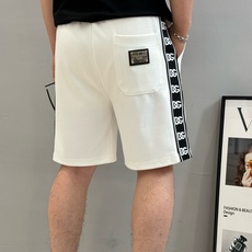 D&G杜嘉班纳新款天丝短裤.男女同款❤️超高品质,织带设计.运动风袭面而来~经典即永恒!入手绝对值的!这种类型的套装也是 D&G杜嘉班纳新款天丝短裤.男女同款❤️超高品质,织带设计.运动风袭面而来~经典即永恒!入手绝对值的!这种类型的套装也是