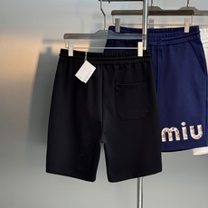 Miu miu春夏新款五分短裤🩳可搭配套装!品牌字母造型直接品牌形象.非常好看的基础款系列!采用高端锦棉面料.属于金属丝 Miu miu春夏新款五分短裤🩳可搭配套装!品牌字母造型直接品牌形象.非常好看的基础款系列!采用高端锦棉面料.属于金属丝