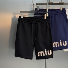 Miu miu春夏新款五分短裤🩳可搭配套装!品牌字母造型直接品牌形象.非常好看的基础款系列!采用高端锦棉面料.属于金属丝 Miu miu春夏新款五分短裤🩳可搭配套装!品牌字母造型直接品牌形象.非常好看的基础款系列!采用高端锦棉面料.属于金属丝