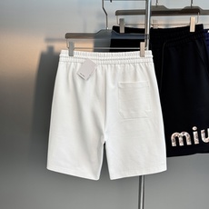 Miu miu春夏新款五分短裤🩳可搭配套装!品牌字母造型直接品牌形象.非常好看的基础款系列!采用高端锦棉面料.属于金属丝 Miu miu春夏新款五分短裤🩳可搭配套装!品牌字母造型直接品牌形象.非常好看的基础款系列!采用高端锦棉面料.属于金属丝