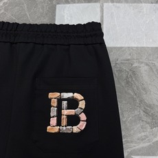 Balmain巴尔曼夏季限定五分短裤🩳重磅锦棉面料软糯垂顺,碎石元素立体印花质感拉满,前后双B标识细节考究,甄选锦棉混纺 Balmain巴尔曼夏季限定五分短裤🩳重磅锦棉面料软糯垂顺,碎石元素立体印花质感拉满,前后双B标识细节考究,甄选锦棉混纺