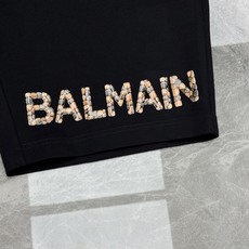 Balmain巴尔曼夏季限定五分短裤🩳重磅锦棉面料软糯垂顺,碎石元素立体印花质感拉满,前后双B标识细节考究,甄选锦棉混纺 Balmain巴尔曼夏季限定五分短裤🩳重磅锦棉面料软糯垂顺,碎石元素立体印花质感拉满,前后双B标识细节考究,甄选锦棉混纺