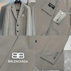 Balenciaga巴黎世家新款西装套装🤵♂️春夏款🆕英伦风十足!可运动的休闲套西❤️剪裁利落,简约大气!经典修身剪裁 Balenciaga巴黎世家新款西装套装🤵♂️春夏款🆕英伦风十足!可运动的休闲套西❤️剪裁利落,简约大气!经典修身剪裁