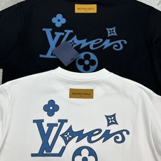 驴牌* LOUIS VUITTON 蓝调老花刺绣T恤-奢雅nv松弛感天花板. 正面的LV小标刺绣,简约又高级,不仔细看会 驴牌* LOUIS VUITTON 蓝调老花刺绣T恤-奢雅nv松弛感天花板. 正面的LV小标刺绣,简约又高级,不仔细看会