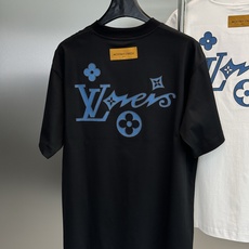 驴牌* LOUIS VUITTON 蓝调老花刺绣T恤-奢雅nv松弛感天花板. 正面的LV小标刺绣,简约又高级,不仔细看会 驴牌* LOUIS VUITTON 蓝调老花刺绣T恤-奢雅nv松弛感天花板. 正面的LV小标刺绣,简约又高级,不仔细看会