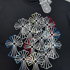 Chrome Hearts克罗心彩色刺绣T恤,采用高品质棉料,柔软舒适,日常穿着超友好。经典克罗心十字架造型.胸前及后备 Chrome Hearts克罗心彩色刺绣T恤,采用高品质棉料,柔软舒适,日常穿着超友好。经典克罗心十字架造型.胸前及后备