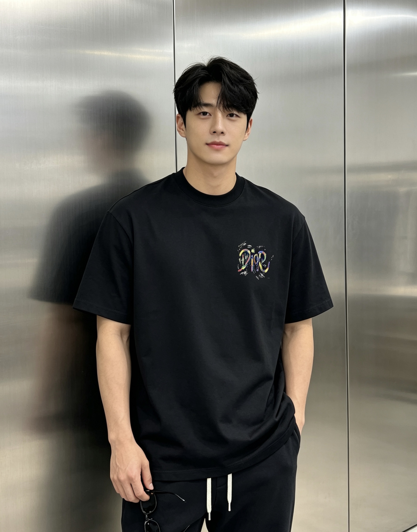 NO:938283,Dior Dior 26s new trendy brand colorful graffiti short-sleeved T-shirt. The colorful graffiti 'Dior' letters on the chest and back are the same for men and women. The three-dimensional high-temperature heat transfer process. With hot diamond design. Full of artistic sense. High-quality 280g cotton material, soft and breathable, super comfortable for daily wear. Loose fit, tolerant of various body types, looks great with casual pants or jeans. Fashionable and practical, easy to create trendy street style, a must-have for trendy young people! All three standards!  Color black. Dark gray. White. Size S-3XL slightly expanded version (L is recommended for 175/145 pounds), dior, dior, jeans, T-shirt, tees, t-shirt,19860909Dior迪奥26s新款潮牌彩色涂鸦短袖T恤.男女同款胸前及后背彩色涂鸦'Dior'字母超吸睛,立体高温烫画工艺.搭配烫钻设计.艺术感满满.高品质280g棉料,柔软透气,日常穿着超舒适.宽松版型,包容多种身材,随便搭配休闲裤或牛仔裤都很出彩.时尚实用,轻松打造潮流街头风,潮人年轻人必入!三标齐！颜色黑色.深灰.白色.码数S-3XL微扩版型（175/145斤建议L）,,dior,dior,jeans,T-shirt,tees，t-shirt,,Men's clothing