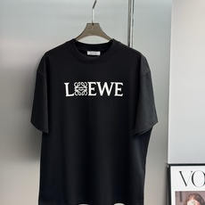 LOEWE罗意威Anagram字母阔版纯棉短袖T恤|男女同款❤️ 将罗意威标志性Anagram四连环图腾嵌入LOGO字母 LOEWE罗意威Anagram字母阔版纯棉短袖T恤|男女同款❤️ 将罗意威标志性Anagram四连环图腾嵌入LOGO字母