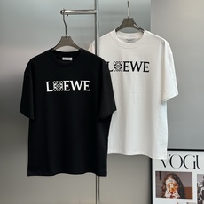 LOEWE罗意威Anagram字母阔版纯棉短袖T恤|男女同款❤️ 将罗意威标志性Anagram四连环图腾嵌入LOGO字母 LOEWE罗意威Anagram字母阔版纯棉短袖T恤|男女同款❤️ 将罗意威标志性Anagram四连环图腾嵌入LOGO字母