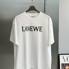 LOEWE罗意威Anagram字母阔版纯棉短袖T恤|男女同款❤️ 将罗意威标志性Anagram四连环图腾嵌入LOGO字母 LOEWE罗意威Anagram字母阔版纯棉短袖T恤|男女同款❤️ 将罗意威标志性Anagram四连环图腾嵌入LOGO字母