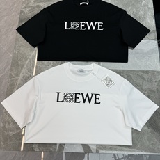 LOEWE罗意威Anagram字母阔版纯棉短袖T恤|男女同款❤️ 将罗意威标志性Anagram四连环图腾嵌入LOGO字母 LOEWE罗意威Anagram字母阔版纯棉短袖T恤|男女同款❤️ 将罗意威标志性Anagram四连环图腾嵌入LOGO字母