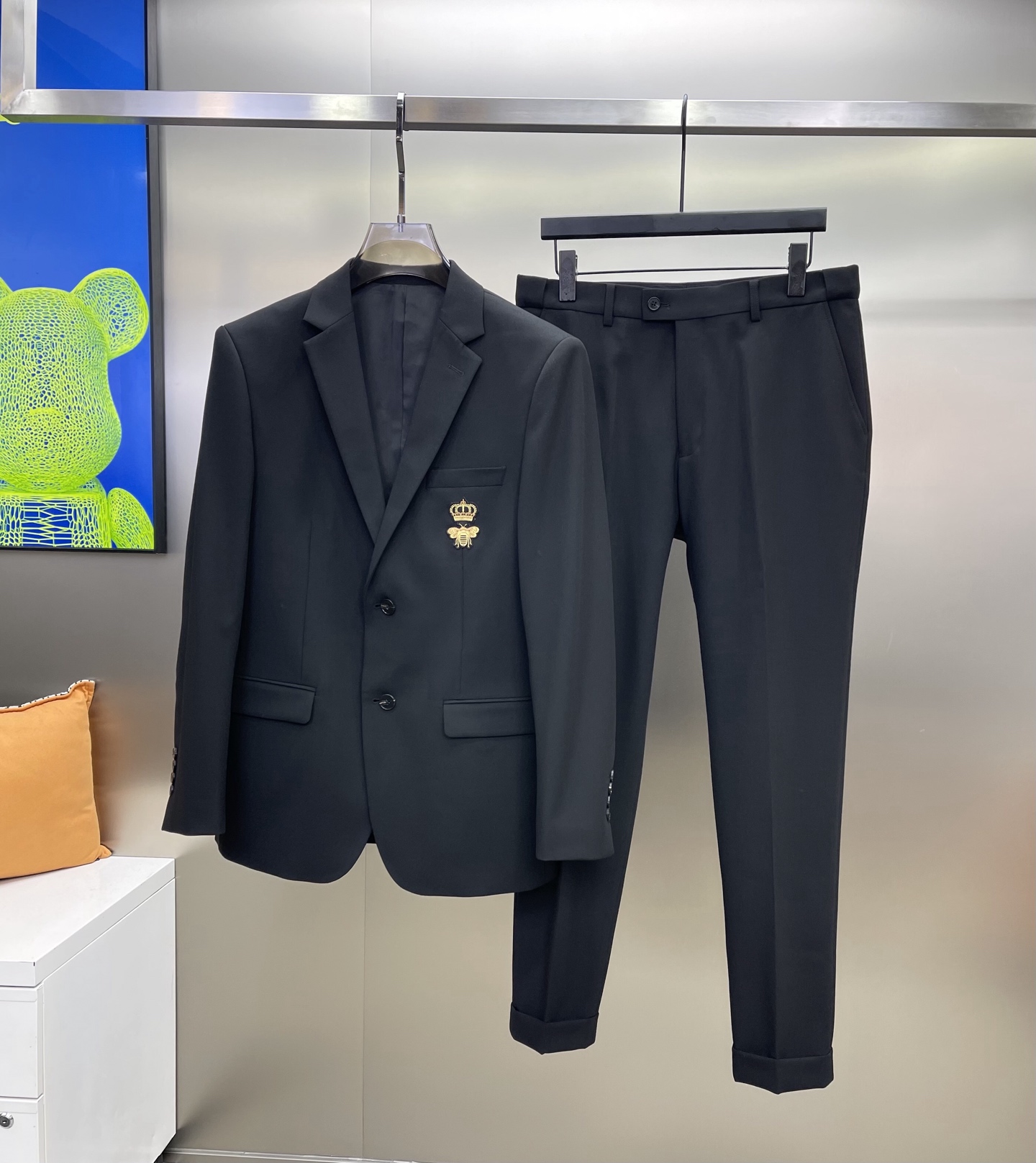 一套D&G*杜嘉班纳2新款男士色纺商务套西！超高端顶尖一线成衣手工系列，西装领域里的佼佼者，世界公认的顶