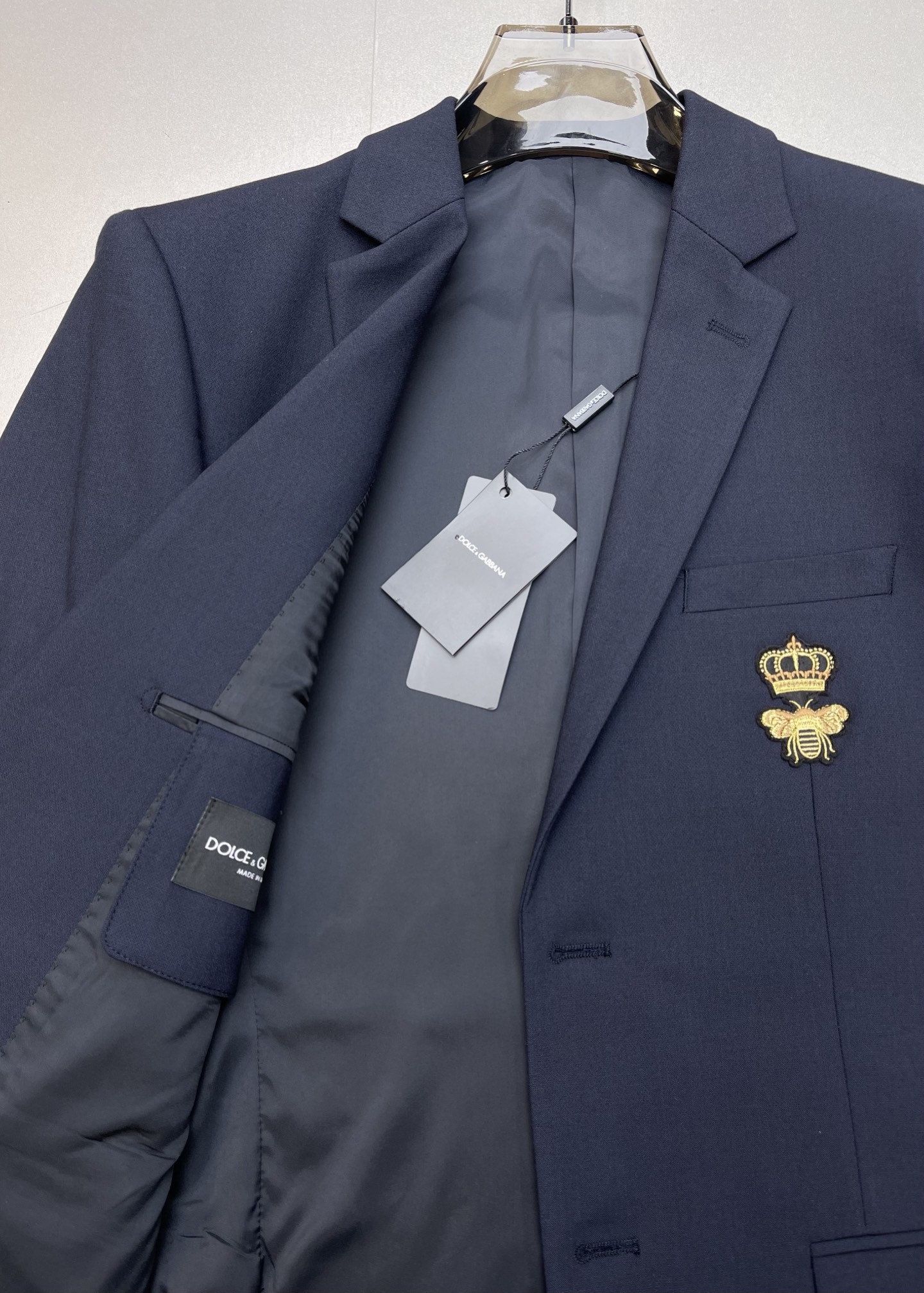 一套D&G*杜嘉班纳2新款男士色纺商务套西！超高端顶尖一线成衣手工系列，西装领域里的佼佼者，世界公认的顶