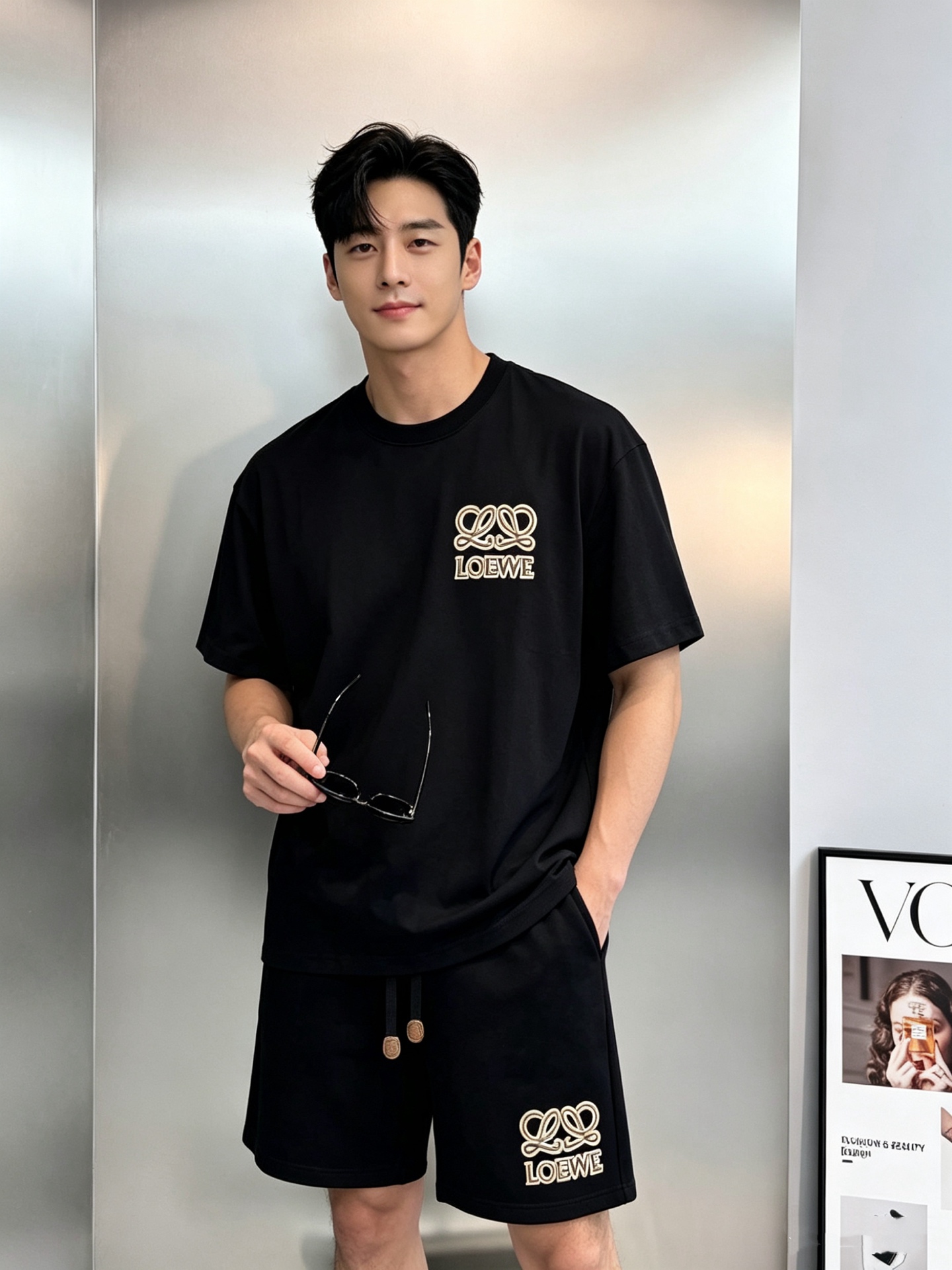 一套LOEWE罗意威新品短袖套装，夏季热卖.男女同款❤️短袖T恤+运动短裤，简约设计+品牌标志性Anag