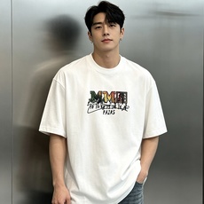 Maison Margiela马吉拉新款潮牌T恤.男女同款❤️马吉拉的解构美学,藏在一件T恤里。不刻意的街头感,才是高级 Maison Margiela马吉拉新款潮牌T恤.男女同款❤️马吉拉的解构美学,藏在一件T恤里。不刻意的街头感,才是高级
