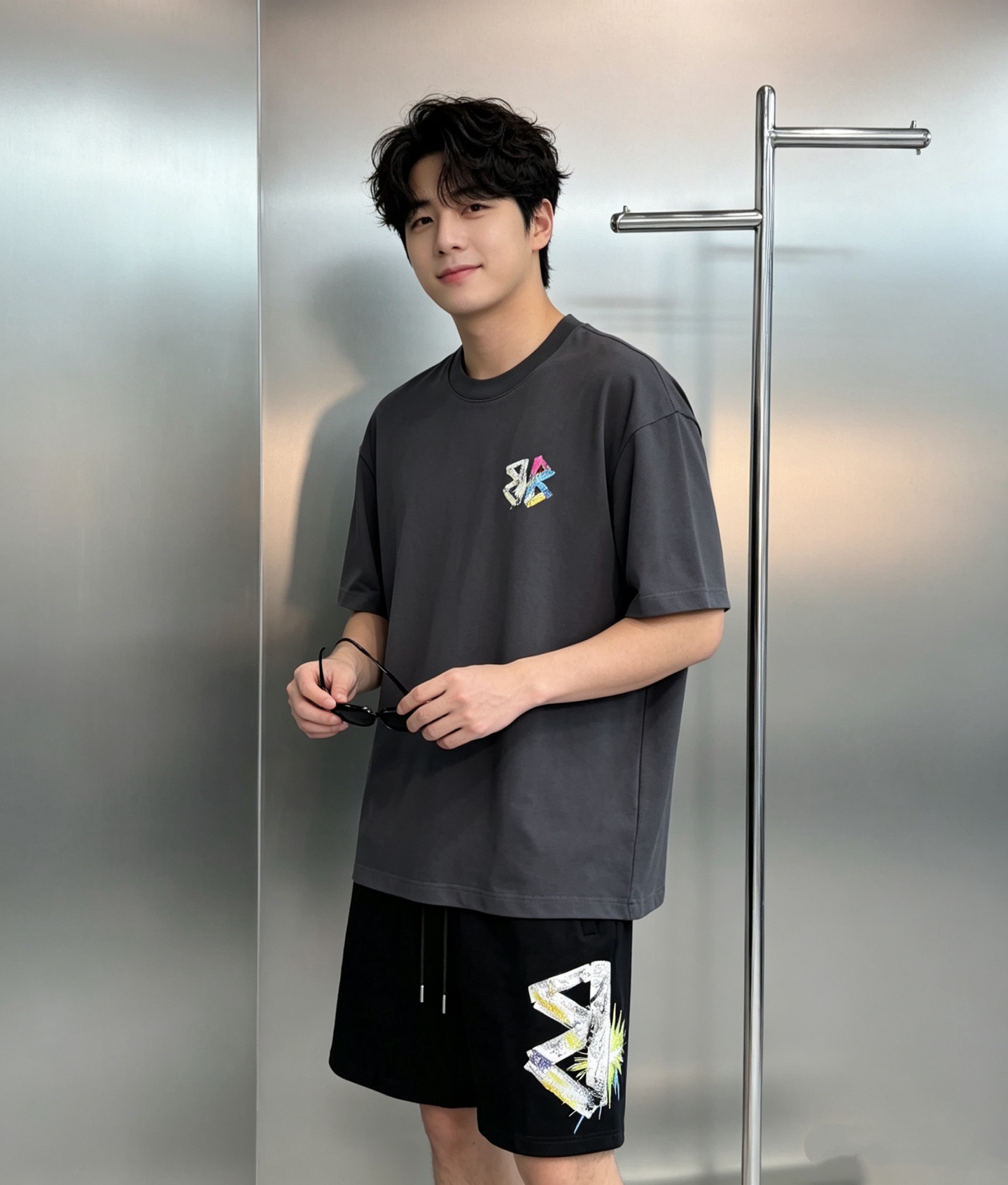 NO:916467,Tops and pants. Balenciaga's new fashion brand casual shorts. Same style for men and women!  Can be matched with suits with side seamless craftsmanship. The classic brand letter graphic printing has a strong visual impact and fashion sense!  It is made of high-end nylon fabric. It is crisp and stylish. It feels comfortable and breathable. The original hardware is full of texture and has a strong sense of luxury!  The overall vision is simple but not monotonous. Full of high-end feeling!  The three-dimensional cutting technology is not picky!  Color Black. White. Size M-3XL/29-36 Fitted version (S and 4XL can be customized)/145 catties Recommended L,, balenciaga, balenciaga, shorts,19860909上衣.裤子 Balenciaga巴黎世家新款潮牌五分休闲短裤.男女同款！可搭配套装侧身无缝工艺.经典品牌字母图形印花视觉冲击力时尚感强！采用高端锦棉面料.挺括有型.手感舒适透气.原厂五金质感满满.高级感强！整体视觉简单而不单调.满满高级感！立体裁剪工艺版型不挑人！颜色黑色.白色.码数M-3XL/29-36合身版型（S和4XL可订做）/145斤建议L,,balenciaga,balenciaga,shorts,,Men's clothing