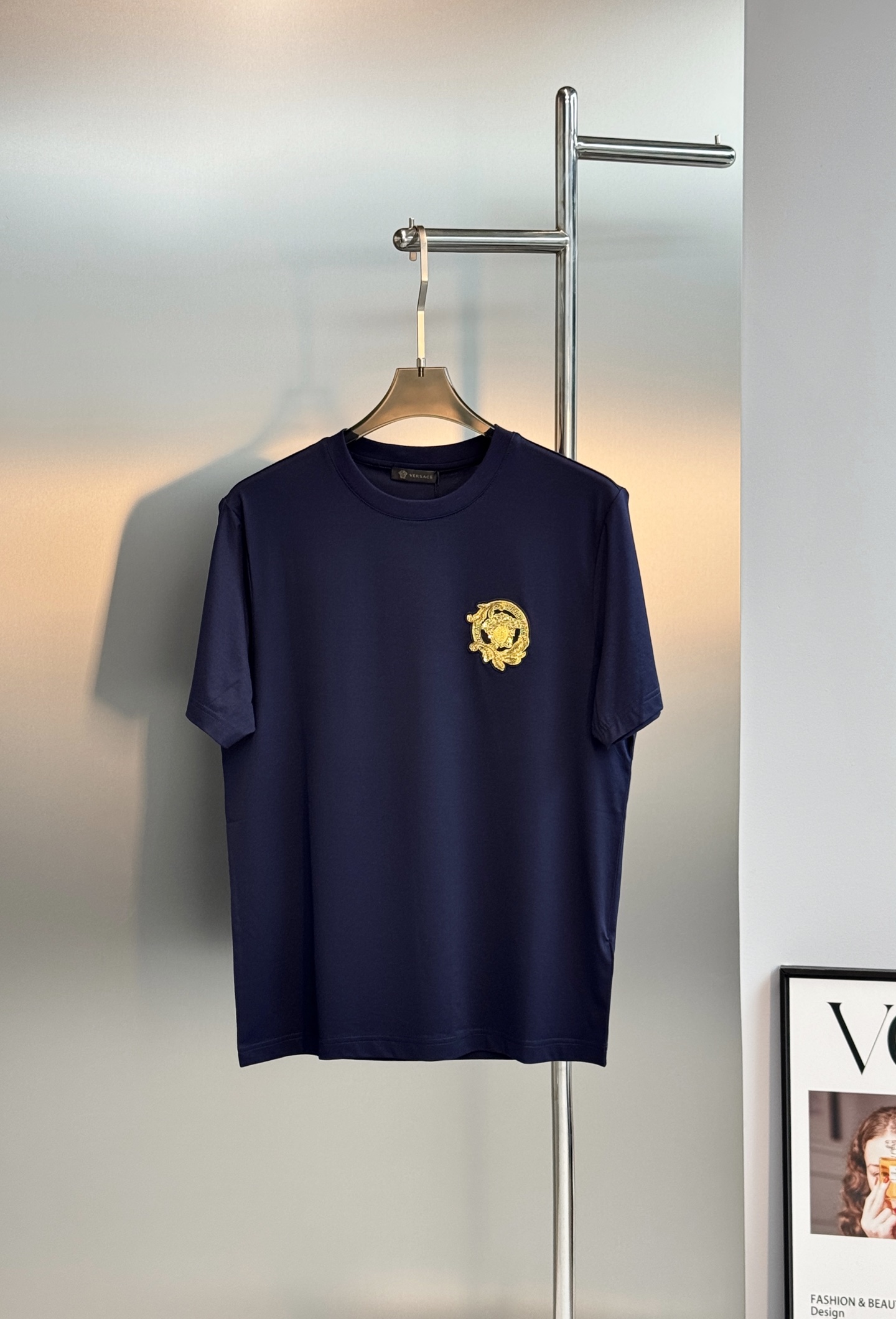 Versace范思哲新款丝光棉T恤.基础款净推荐❤️采用高品质丝光棉棉，柔软亲肤又透气，夏天穿超舒服！简约圆领+胸前美杜