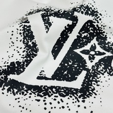 驴牌-LV春夏Lovers喷绘字母修身丝光棉短袖.街头艺术喷绘质感「LV Lovers」标识,颗粒点状晕染边框,复古美式 驴牌-LV春夏Lovers喷绘字母修身丝光棉短袖.街头艺术喷绘质感「LV Lovers」标识,颗粒点状晕染边框,复古美式